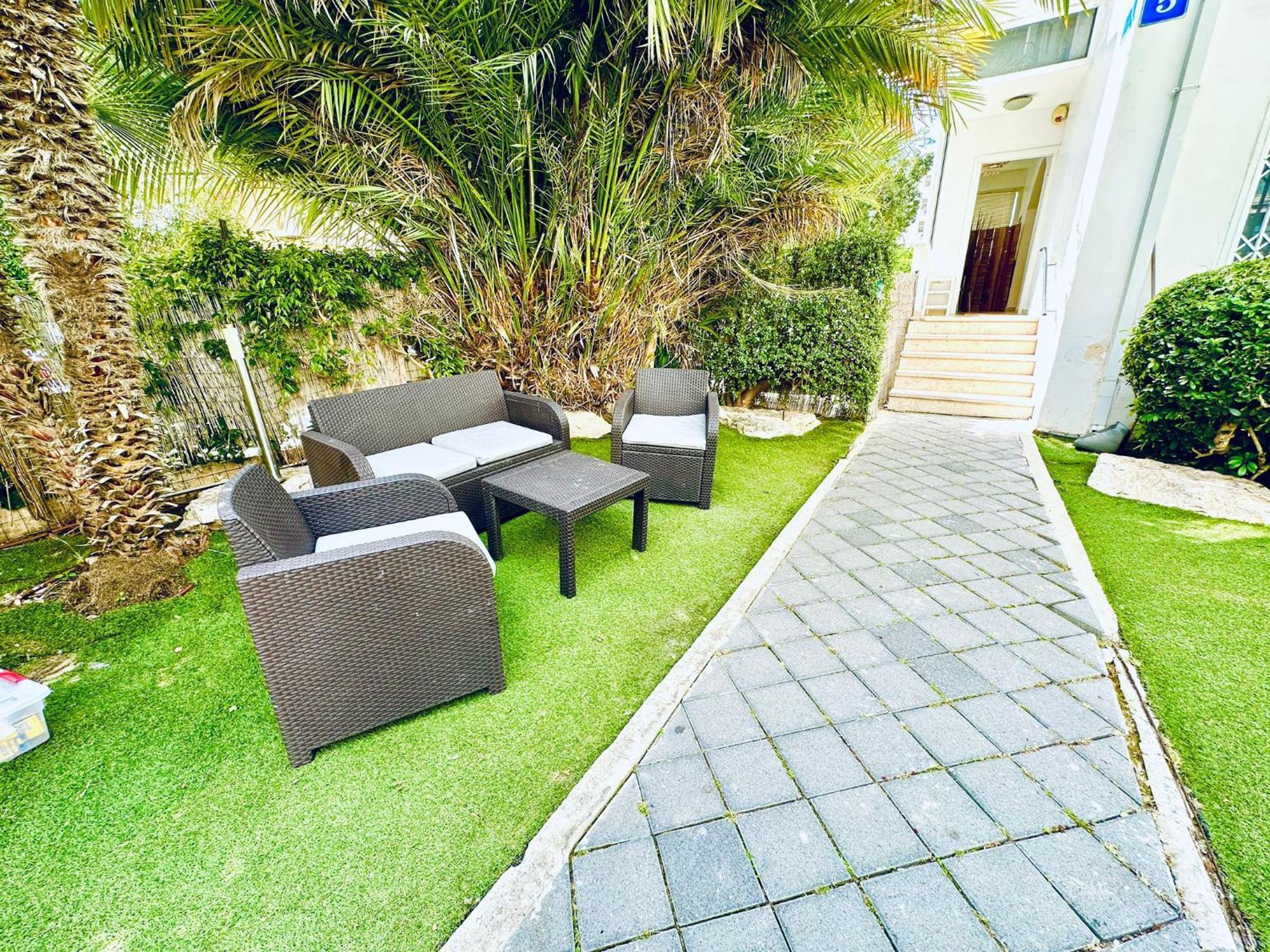 Garden -dizengoff Square, Private Garden Apartamento *